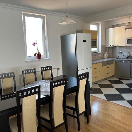 Spacious 3-Bedroom Condo Next To City Center Prishtine Bagian luar foto