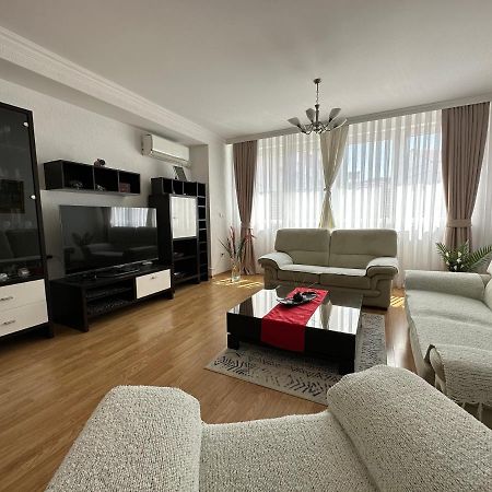 Spacious 3-Bedroom Condo Next To City Center Prishtine Bagian luar foto