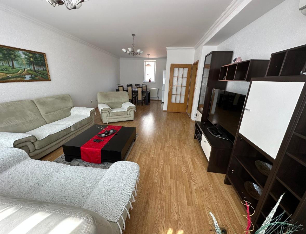 Spacious 3-Bedroom Condo Next To City Center Prishtine Bagian luar foto