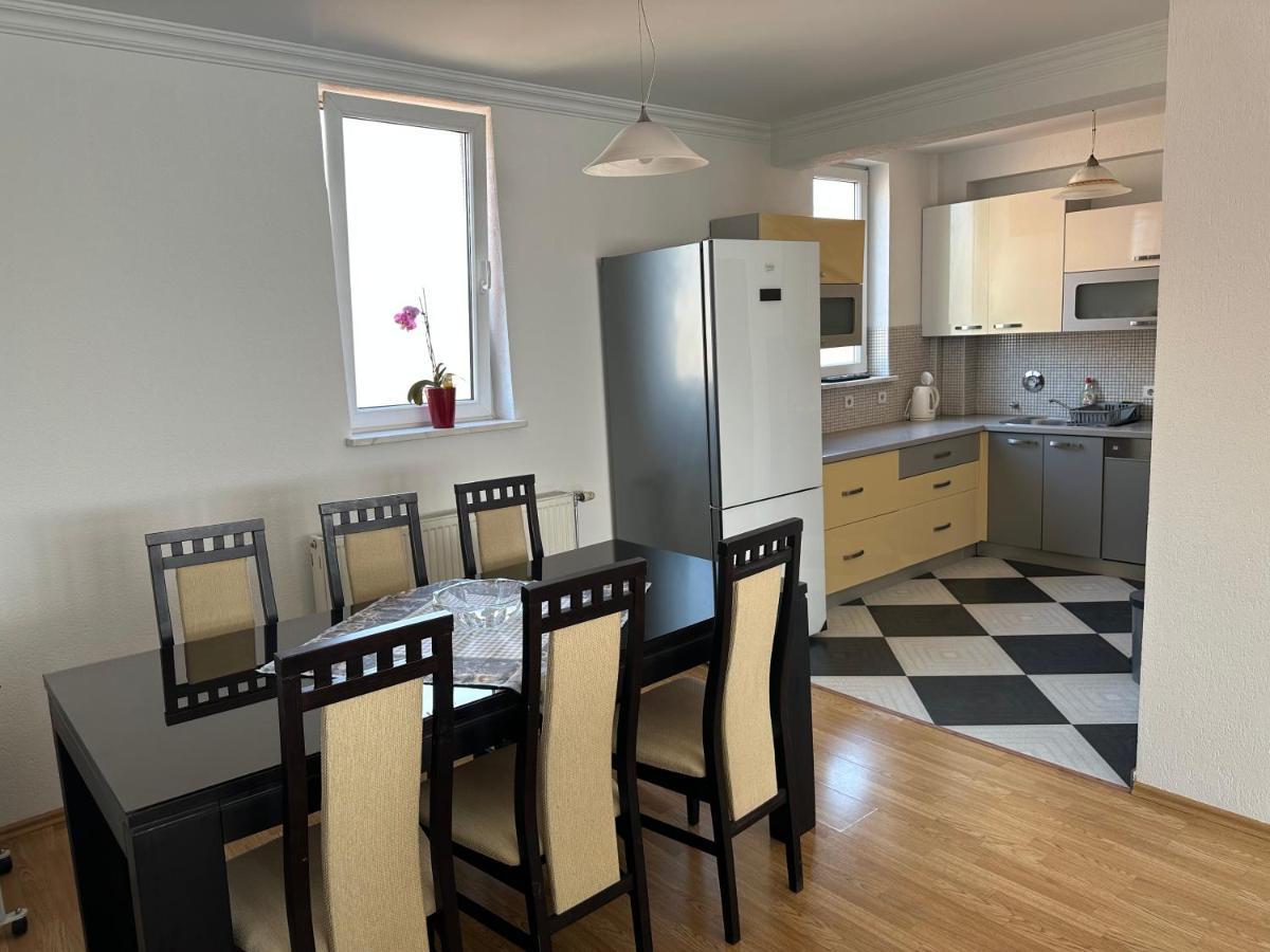 Spacious 3-Bedroom Condo Next To City Center Prishtine Bagian luar foto
