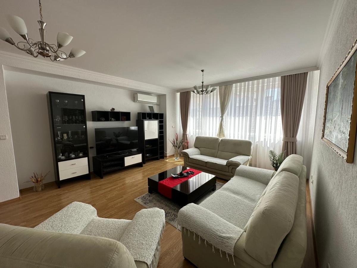 Spacious 3-Bedroom Condo Next To City Center Prishtine Bagian luar foto