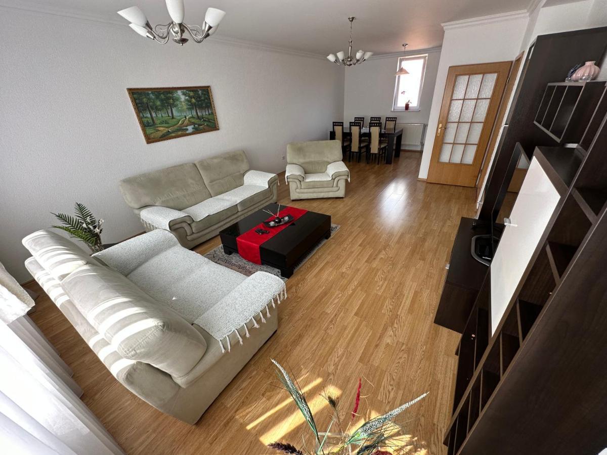 Spacious 3-Bedroom Condo Next To City Center Prishtine Bagian luar foto