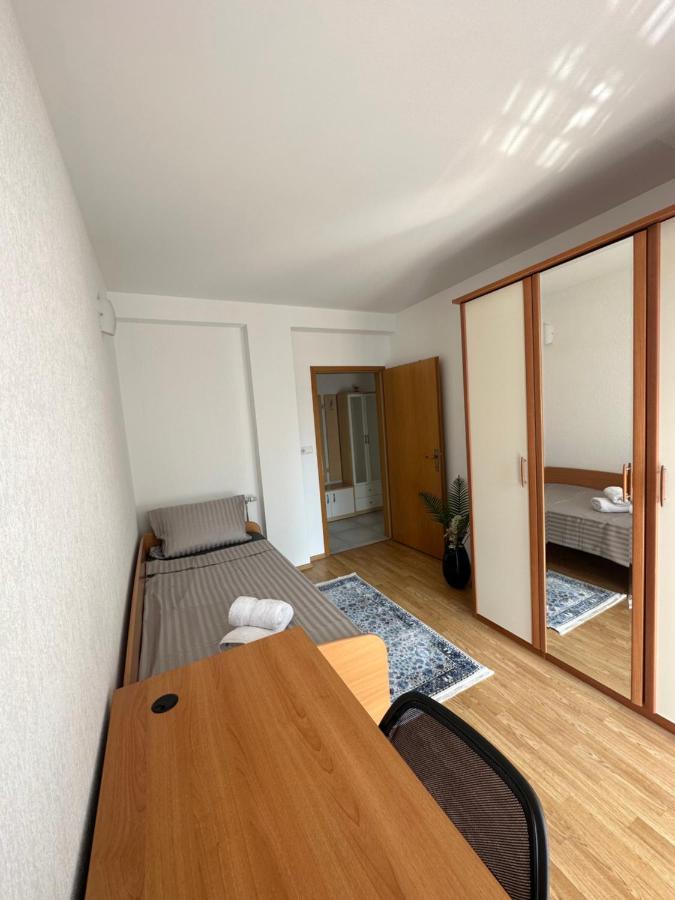 Spacious 3-Bedroom Condo Next To City Center Prishtine Bagian luar foto