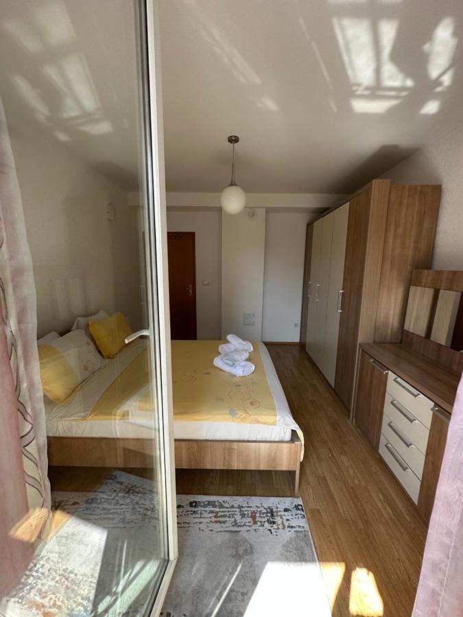 Spacious 3-Bedroom Condo Next To City Center Prishtine Bagian luar foto